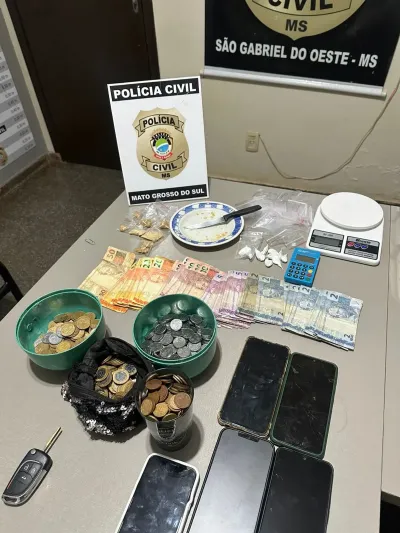 Imagem da notícia Com cocaína e quatro celulares, mulher é presa por tráfico de drogas em São Gabriel do Oeste